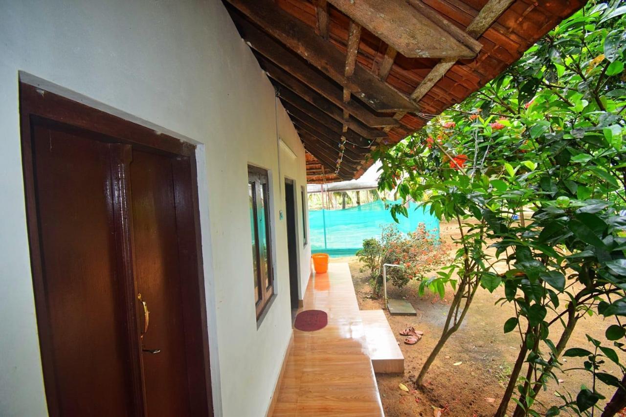 Munroe Inn Homestay Kollam Exteriör bild