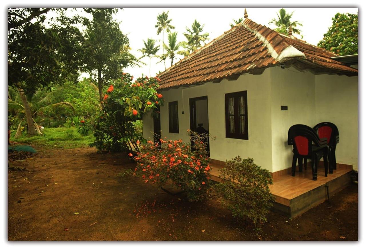 Munroe Inn Homestay Kollam Exteriör bild