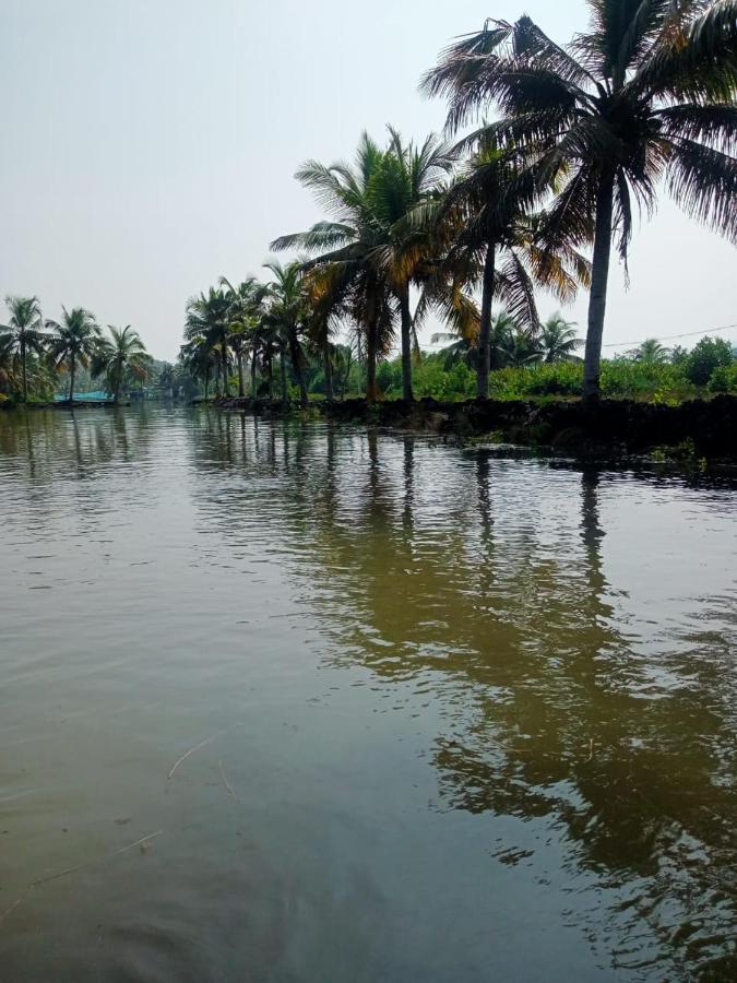 Munroe Inn Homestay Kollam Exteriör bild