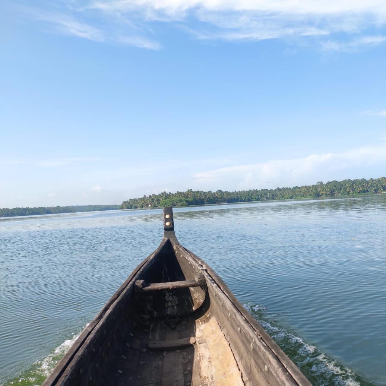 Munroe Inn Homestay Kollam Exteriör bild